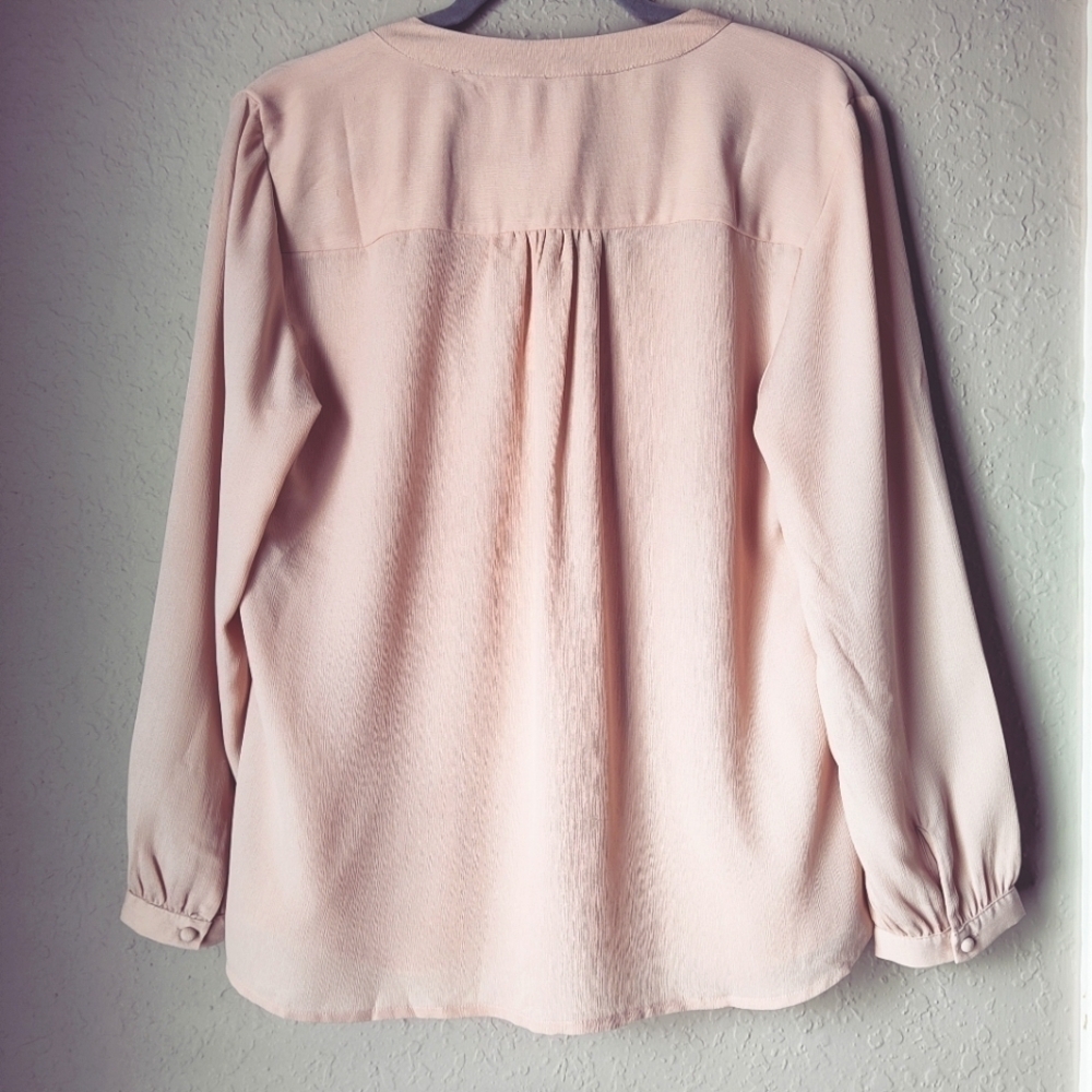 Chico's Dot Ruffle Blouse Long Sleeve Button Front Light Pink size 2 (L) - Picture 4 of 12